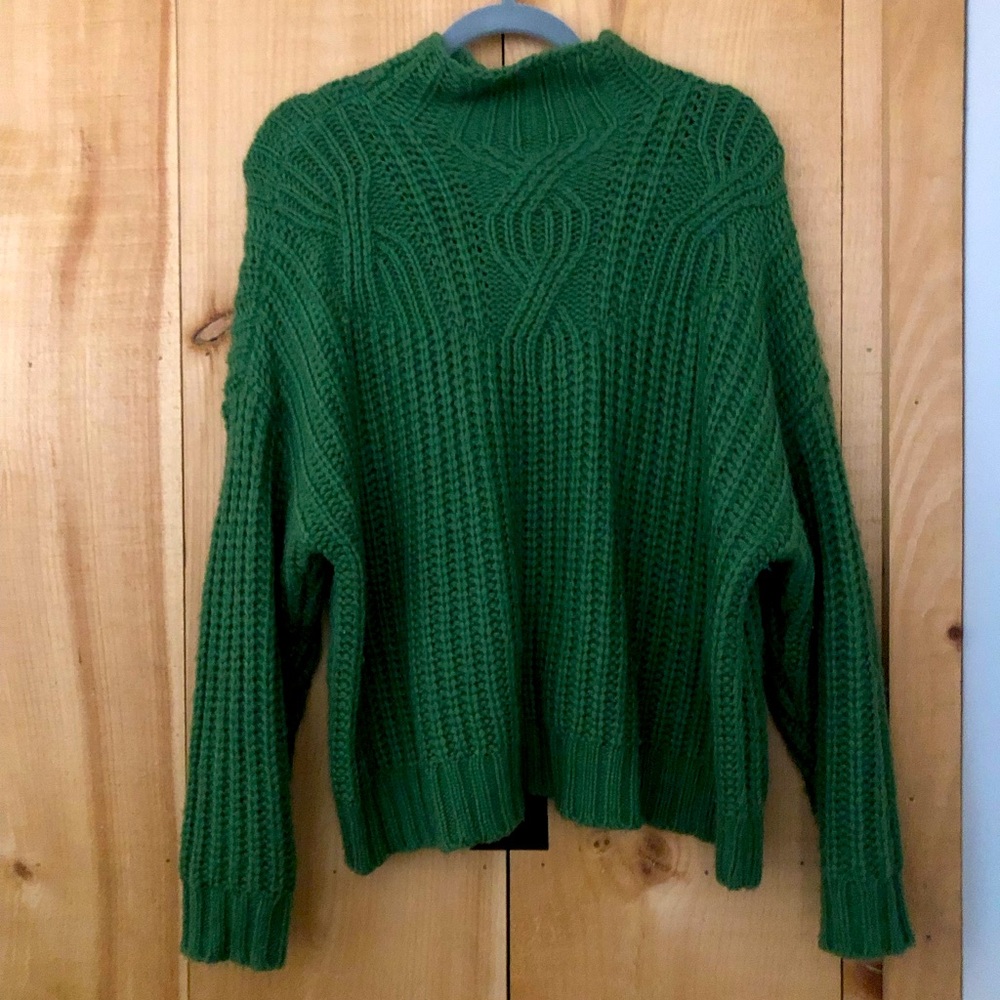 Aerie Kelly Green Sweater 🎄💚